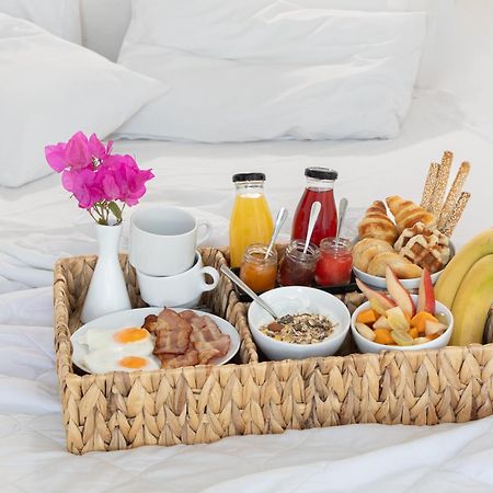 Amity Suites - Adults Only Фира Екстериор снимка